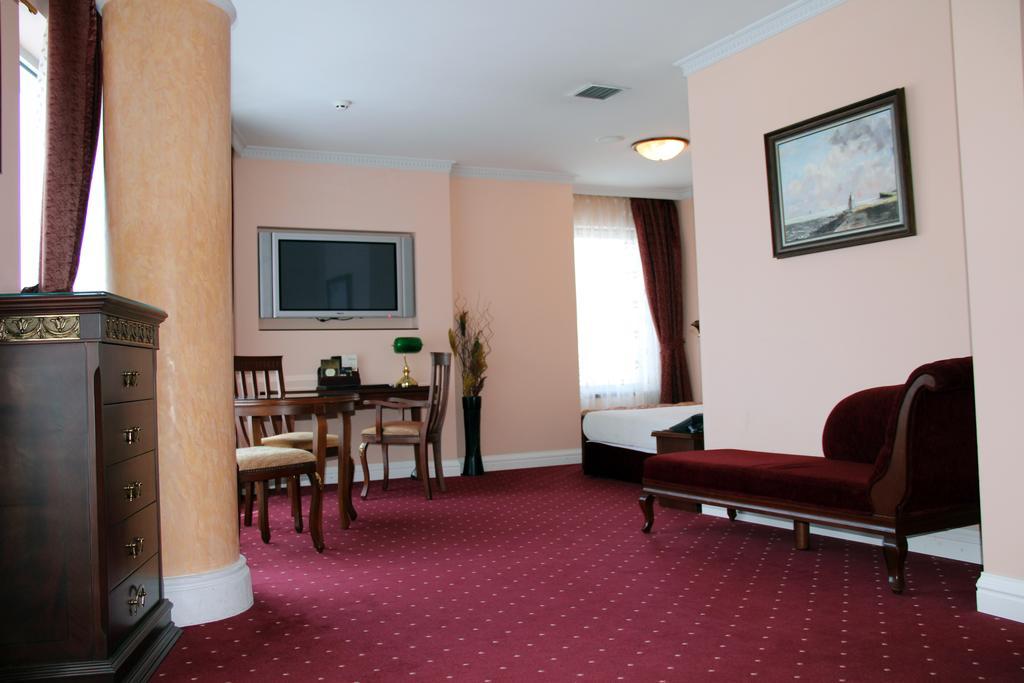 Stone Bridge Hotel Skopje Quarto foto