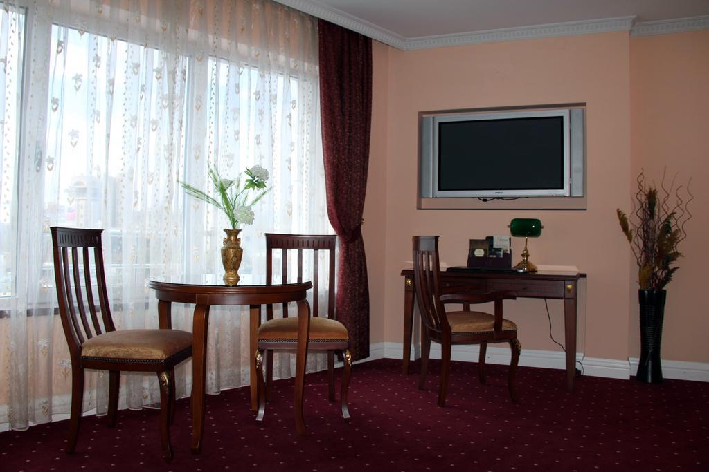 Stone Bridge Hotel Skopje Quarto foto